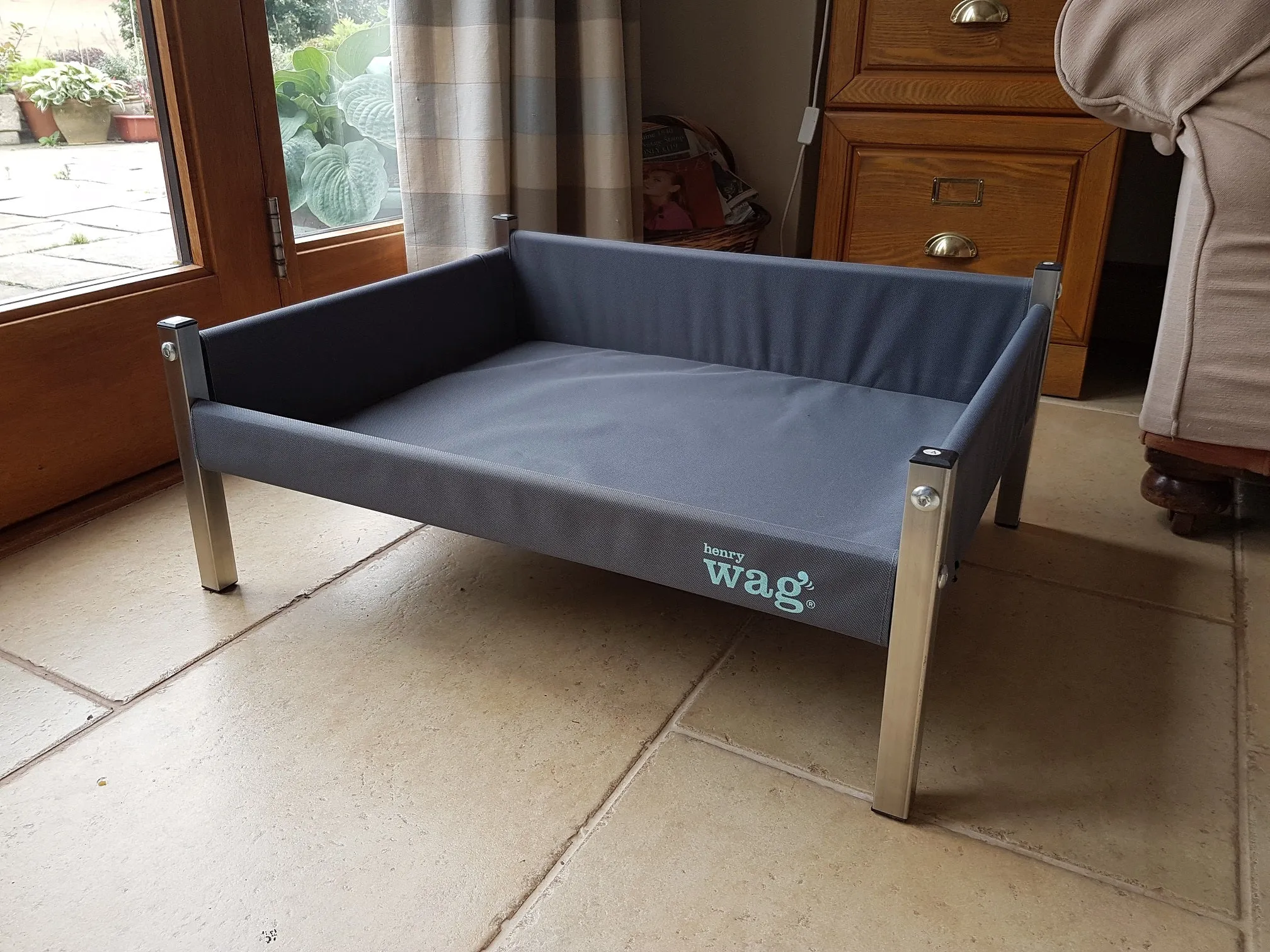 Henry Wag Elevated Dog Bed