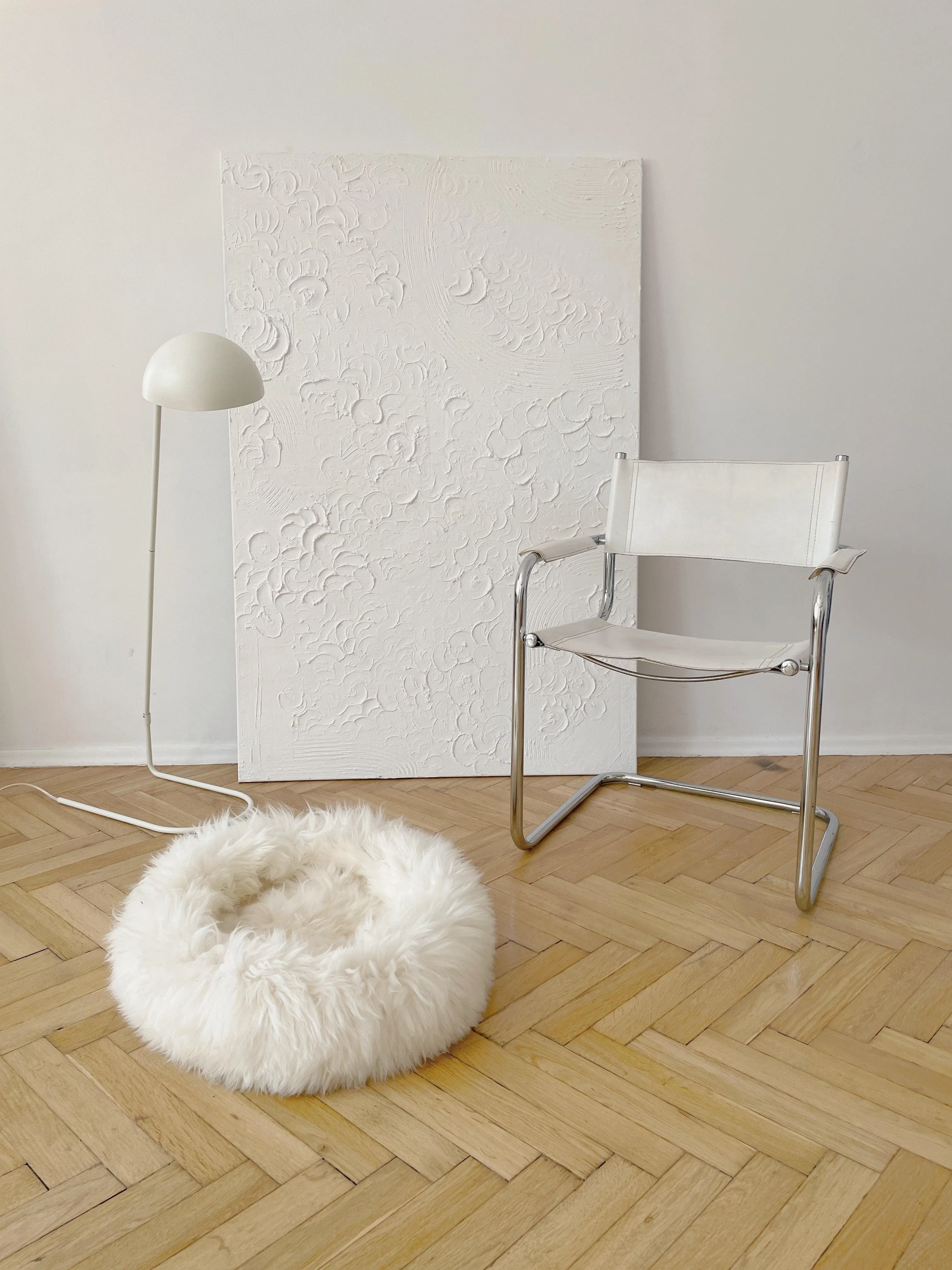 Round Natural Sheepskin Pet Bed - White