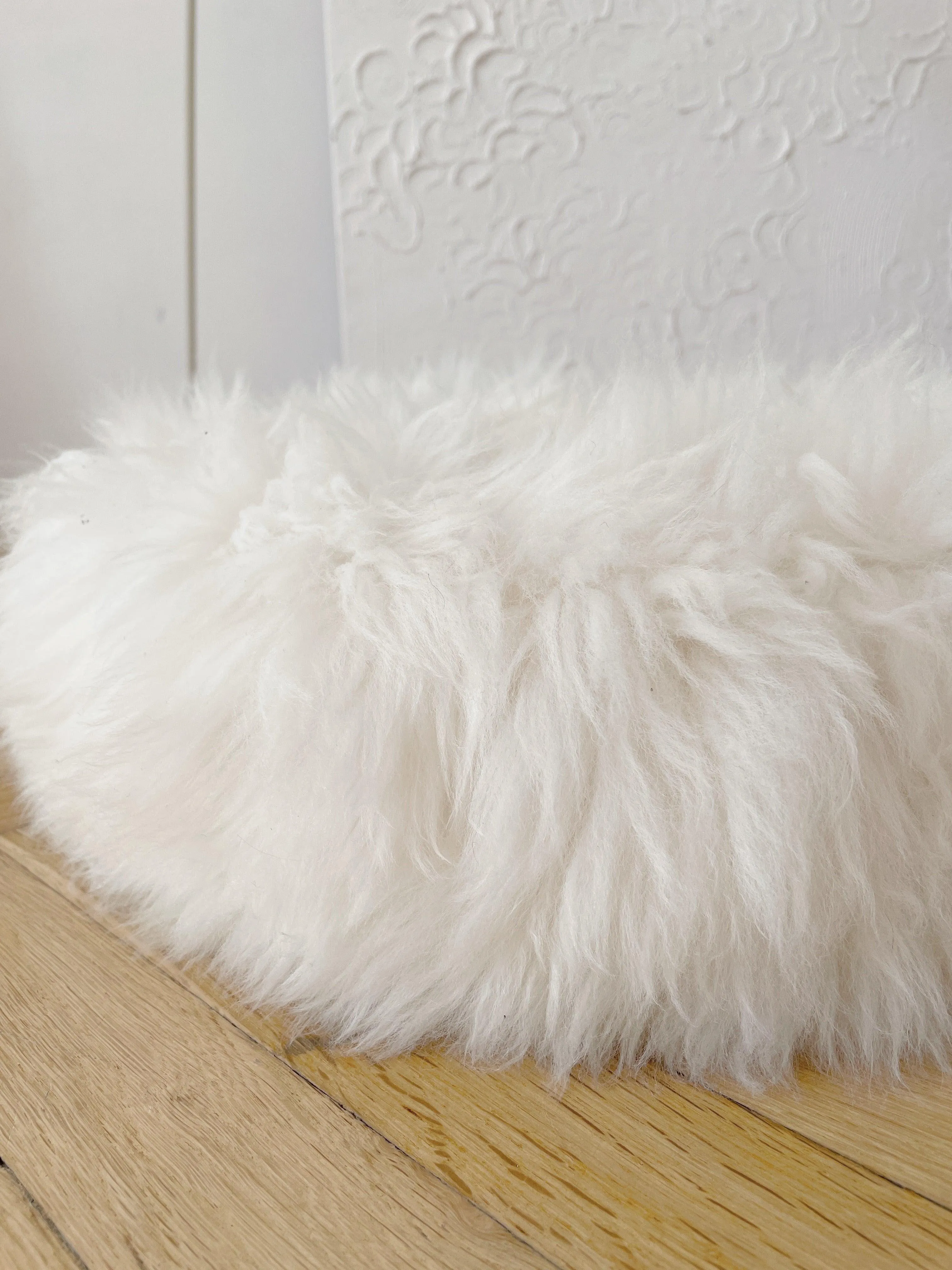Round Natural Sheepskin Pet Bed - White